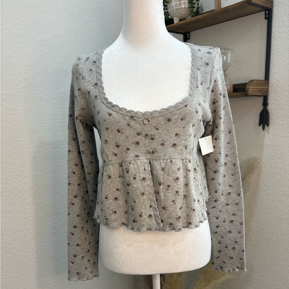 NWT- KIRIOUS Long Sleeve Button Front Crop Top In H.grey Multi